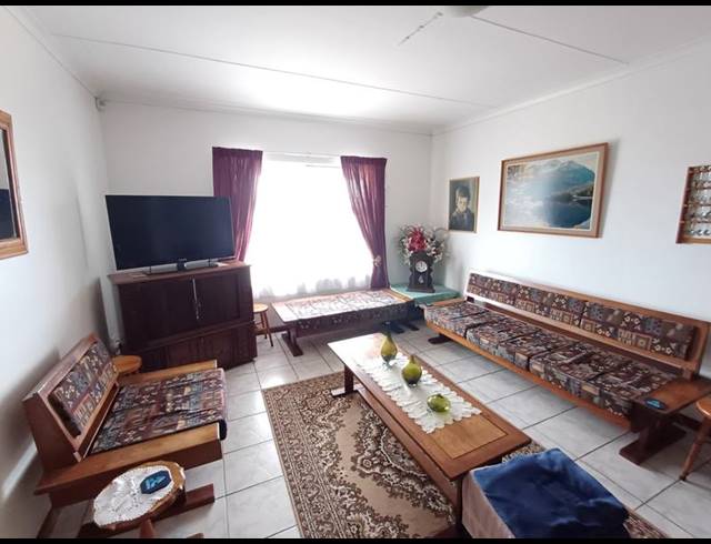 3 BEDROOM HOUSE FOR SALE IN FRAAIUITSIG